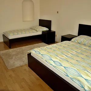 Tronicek Apartment Prag